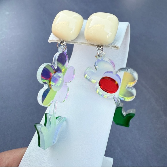 Retro Mod Flower Power 60s Acrylic Daisy Pierced Earrings - Picture 14 of 14